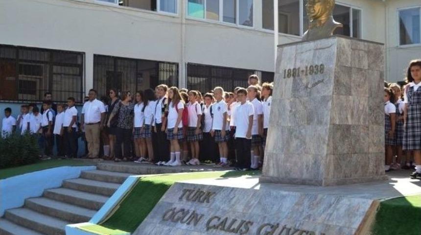 Ayvalık&rsquo;ta Yeni Eğitim-&ouml;ğretim D&ouml;nemi Buruk Bir T&ouml;renle A&ccedil;ıldı