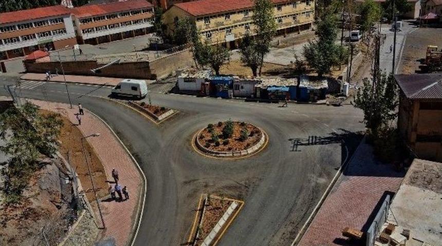 Hakkari Caddeleri Yeşillendi