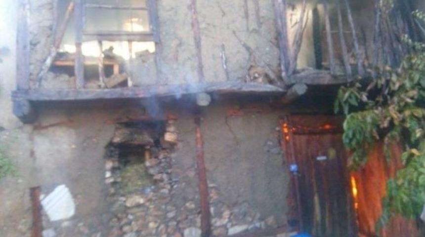 Sandıklı&rsquo;da Ev Yangını