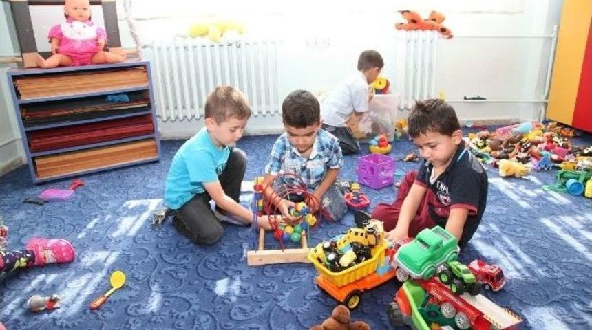 Oyuncak Evi Yeni Konuklarıyla Eğitime Başladı