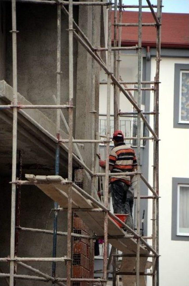 İnşaatlarda Tehlikeli İşçilik Devam Ediyor G1