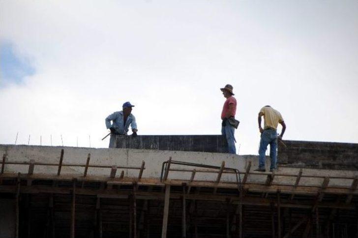 İnşaatlarda Tehlikeli İşçilik Devam Ediyor G5