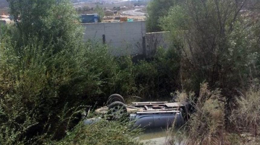 G&uuml;venlik G&ouml;revlileri Kanala U&ccedil;an Ara&ccedil;ta Hayatını Kaybetti