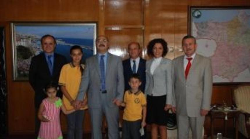 &Ouml;ğrencilerden Valiye Ziyaret