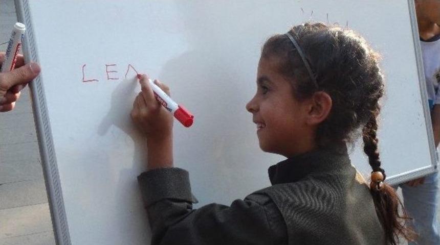 &Ccedil;ocuklara Sokak Ortasında K&uuml;rt&ccedil;e Eğitim Verildi