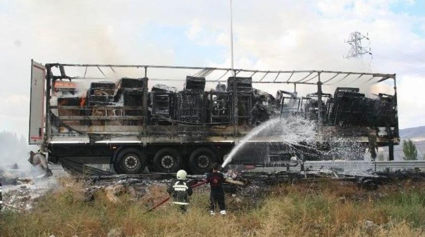 Erzincan&rsquo;da Tır Yangını Korkuttu