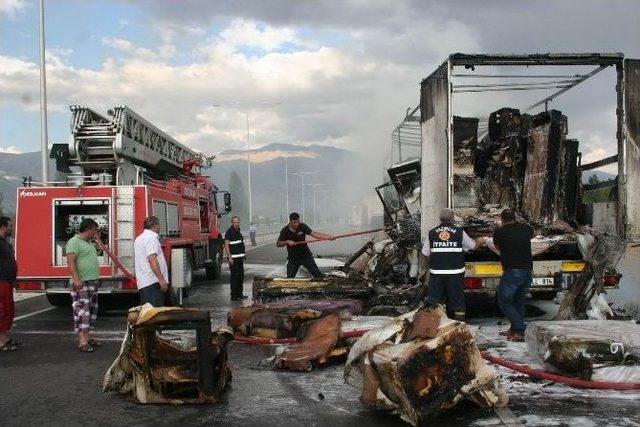 Erzincan’da Tır Yangını Korkuttu