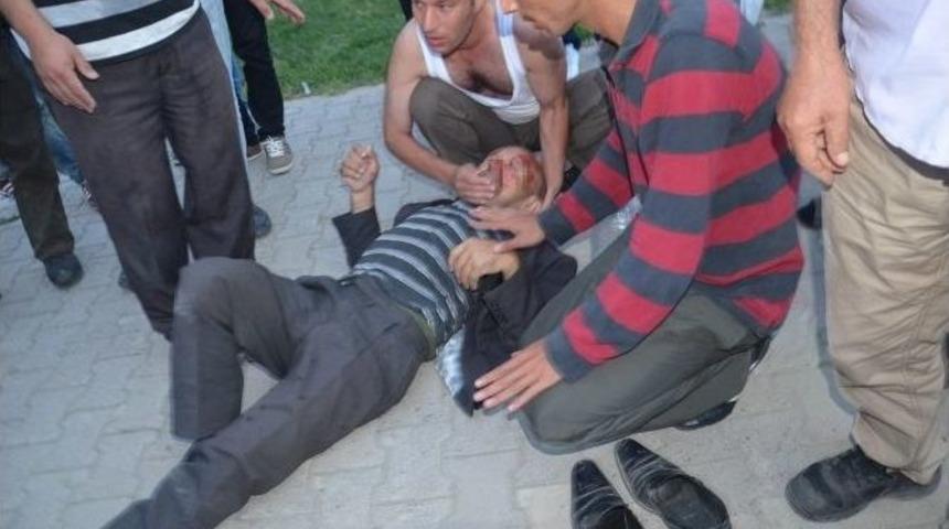 Otomobilin &Ccedil;arptığı Yaşlı Adam Yaralandı