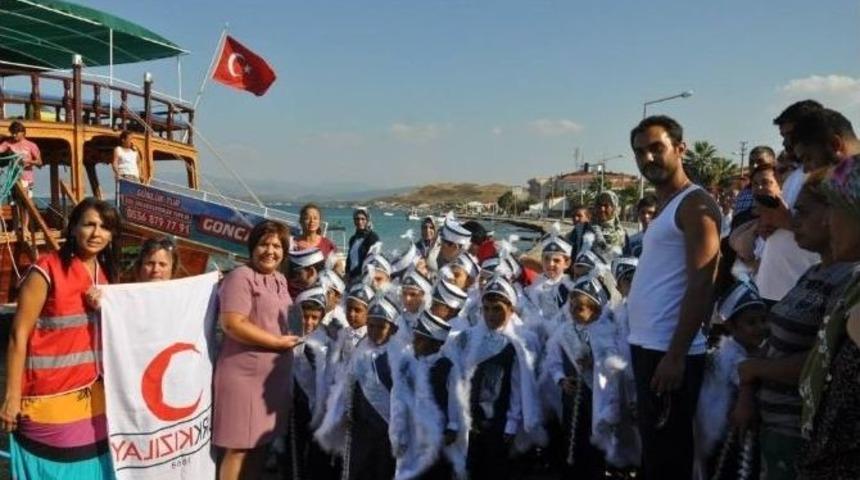 Urla Kızılay 26 &Ccedil;ocuğu S&uuml;nnet Ettirdi