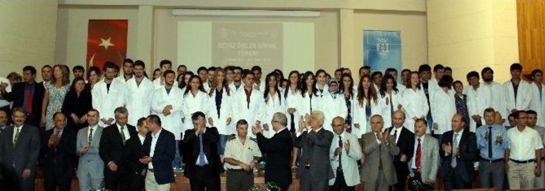 Doktor Adayları &lsquo;beyaz &Ouml;nl&uuml;k&rsquo; Giydi