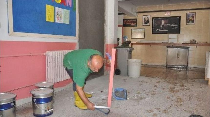 Okulun Tadilatı Bitmedi &Ouml;ğrenciler Kapıdan Geri D&ouml;nd&uuml;