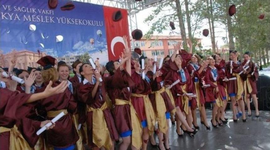 Ek Yerleştirmenin En G&ouml;zde Meslekleri Turist Rehberliği Ve Hosteslik