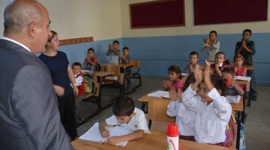 Kilis Belediyesi&rsquo;nden &Ouml;ğrencilere Kırtasiye Yardımı