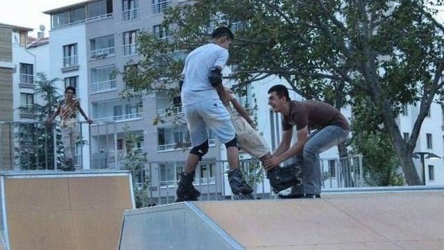 Mülteci Çocuklardan Paten Şov