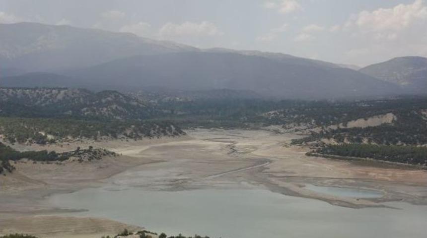 Korkuteli Sulama Barajında Su Seviyesi Dipte