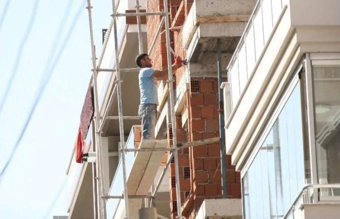 (&ouml;zel Haber) İnşaat İş&ccedil;ileri Akrobatları Kıskandırıyor