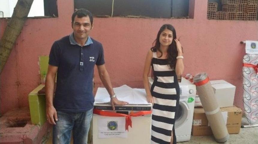 (&ouml;zel Haber) Yeni Evlenen Engelli &Ccedil;ifte Hediye Yağdı