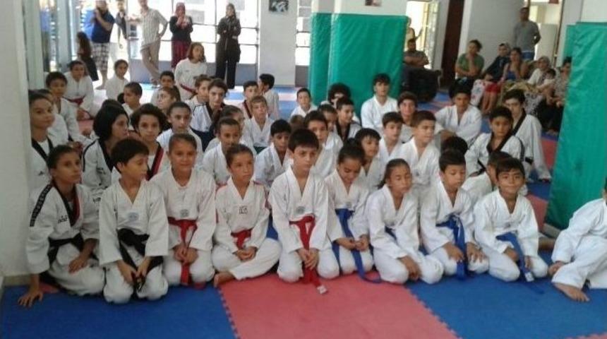 Alanya İl&ccedil;e Spor Merkezi Sporcularına Katılım Belgeleri Verildi