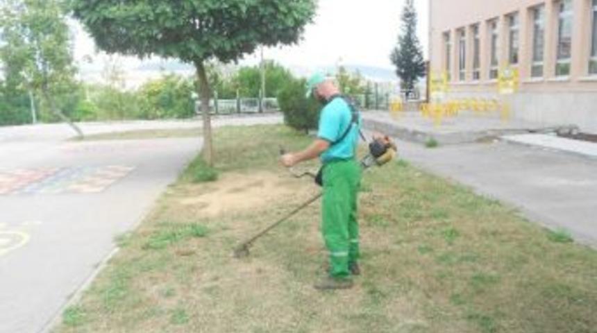 İzmit&rsquo;te Okul Bah&ccedil;elerine Bakım Yapıldı