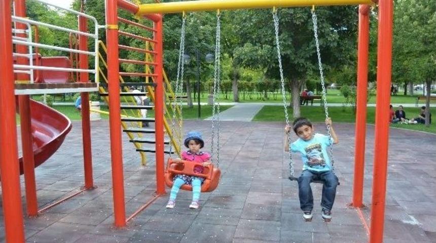 &Ccedil;ocuk Parklarında Sigara İ&ccedil;me Yasağı Geliyor