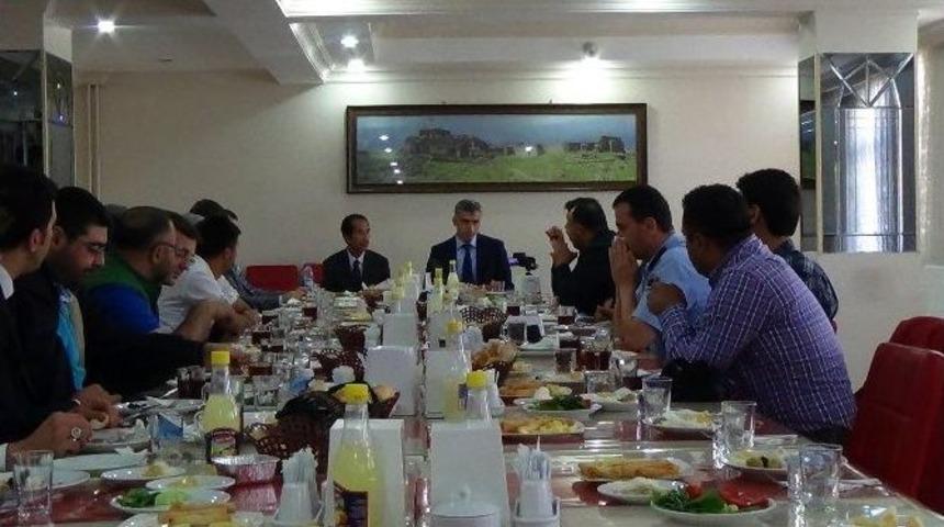 Kars Emniyet M&uuml;d&uuml;r&uuml; Ercan &Ccedil;akmak Yerel Ve Ulusal Basının Temsilcileriyle Bir Araya Geldi