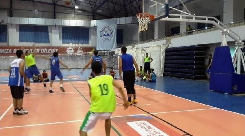 &Uuml;niversiteler Gen&ccedil;lik Ve Spor Takımı Hazırlıklarını S&uuml;rd&uuml;r&uuml;yor