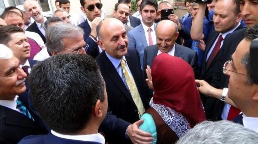 Sağlık Bakanı Dikkatle Dinledi