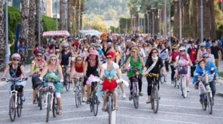 S&uuml;sl&uuml; Kadınlar Bisikletle Turlayacak