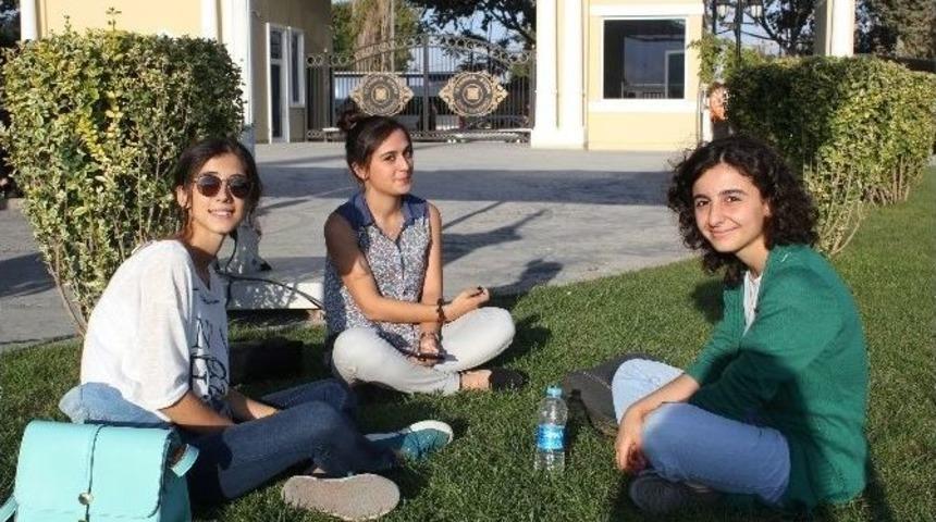 &Ouml;ğrenciler &Uuml;niversiteye &rsquo;merhaba&rsquo; Dedi
