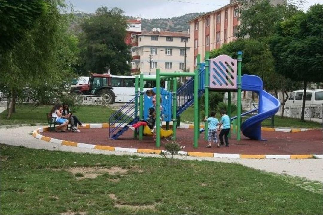 Boz&uuml;y&uuml;k Parklarında &Ccedil;alışmalar Hız Kesmiyor