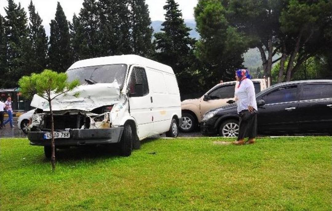 Yağmur Kazaları Beraberinde Getirdi