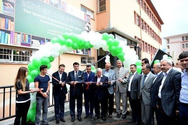 Cem Sultan Lisesi Yeni Çehresine Kavuştu