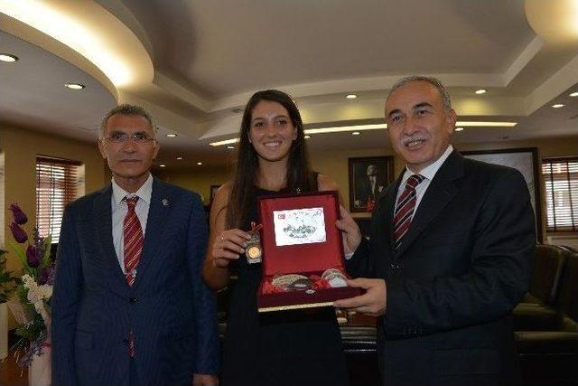 Şampiyon Milli Tenisçi Adana’da