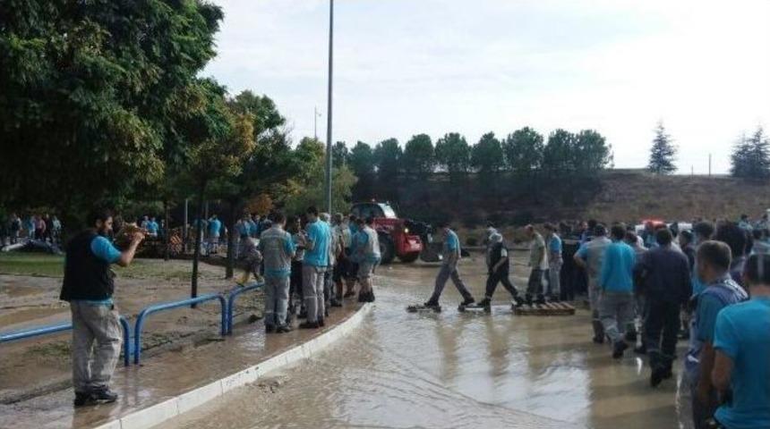 Eskişehir&rsquo;de 2 İş&ccedil;i Sele Kapıldı