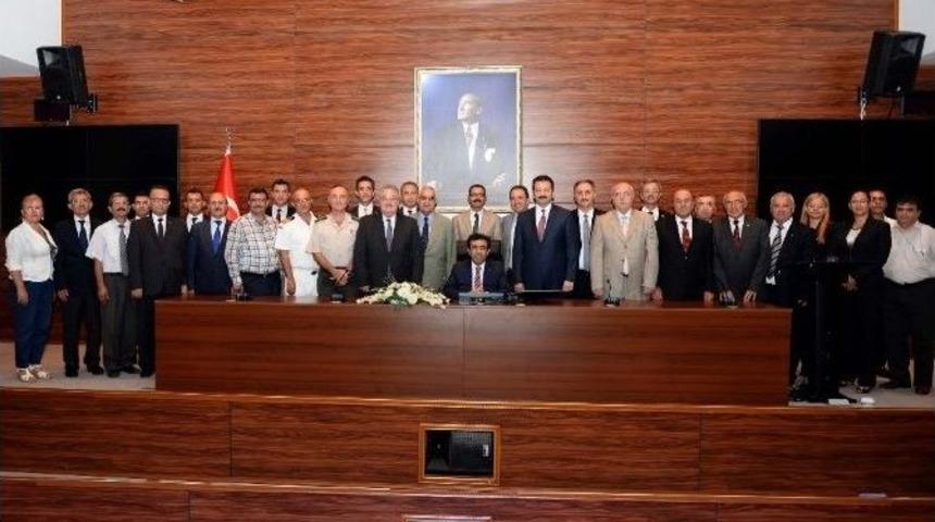 Vali Güzeloğlu Ekip Arkadaşlarıyla Vedalaştı