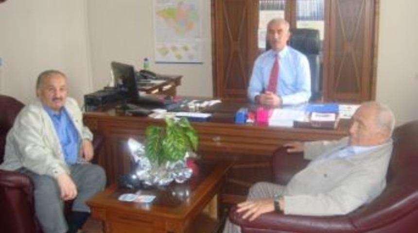Emekli &Ouml;ğretmenler Sorgun İl&ccedil;e Milli Eğitim M&uuml;d&uuml;r&uuml; H&uuml;seyin Ekinci&rsquo;yi Ziyaret Etti