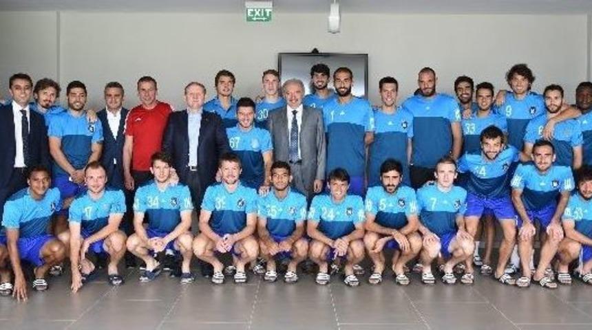 Başkan Uysal&rsquo;dan Başakşehirli Futbolculara Moral Ziyareti