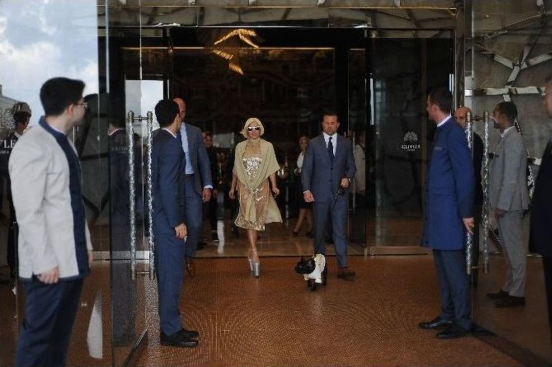Lady Gaga D&uuml;şme Tehlikesi Ge&ccedil;irdi