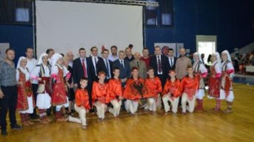 Arnavutluk&rsquo;ta 2 Bin Yetime Kırtasiye Malzemesi Desteği