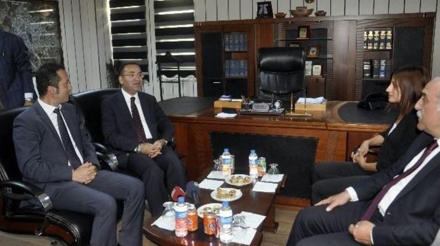 Adalet Bakanı Bozdağ Belediye Ve Baroyu Ziyaret Etti