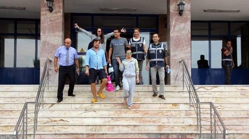 Ka&ccedil;ak Yolculuk Yapan 4 Yabancı Sınır Dışı Edildi