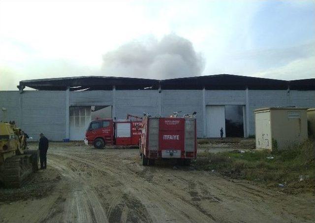 Fabrikada Çıkan Yangın Kontrol Altına Alındı