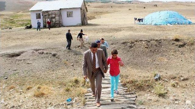 Karameşe Köyünde Kız Çocuklar İlk Defa Ortaokula Gönderiliyor