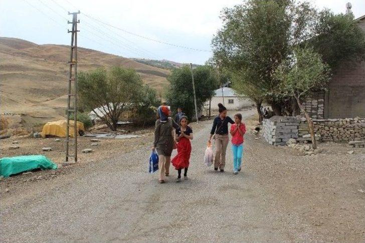 Karameşe Köyünde Kız Çocuklar İlk Defa Ortaokula Gönderiliyor G2