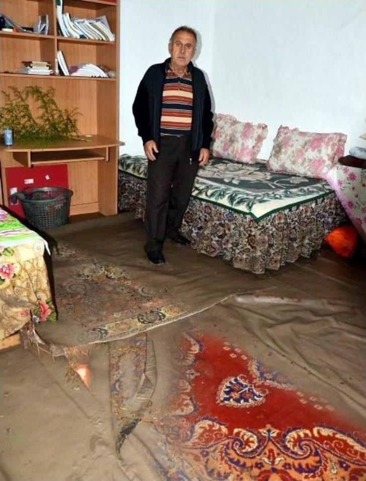 Sel Sularına Kapılan Yaşlı Kadın Aranıyor G3