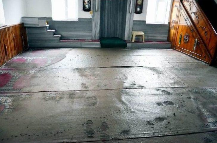 Sel Sularına Kapılan Yaşlı Kadın Aranıyor G1