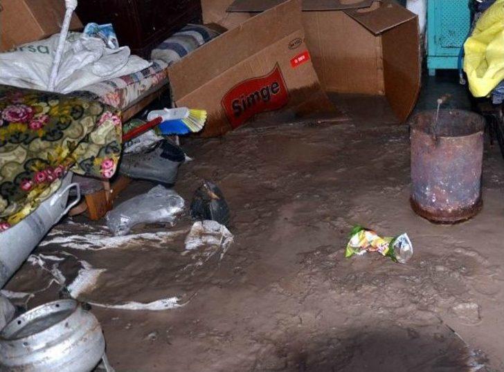 Sel Sularına Kapılan Yaşlı Kadın Aranıyor G2