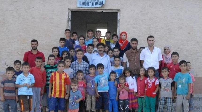 Yeni Okul İsteyen K&ouml;yl&uuml;ler, &Ccedil;ocuklarını Okula G&ouml;ndermiyor