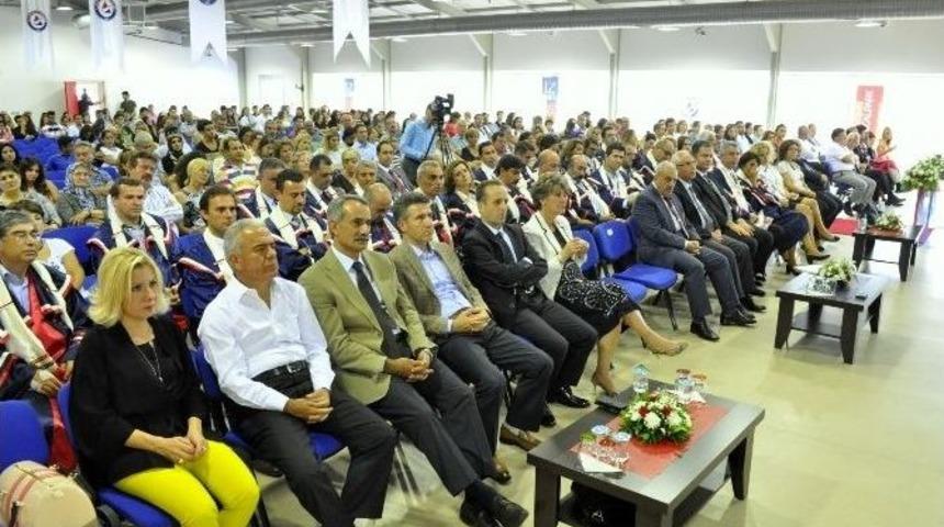 İzmir &Uuml;niversitesi Tıp Fak&uuml;ltesi 3. Eğitim Yılına Başladı