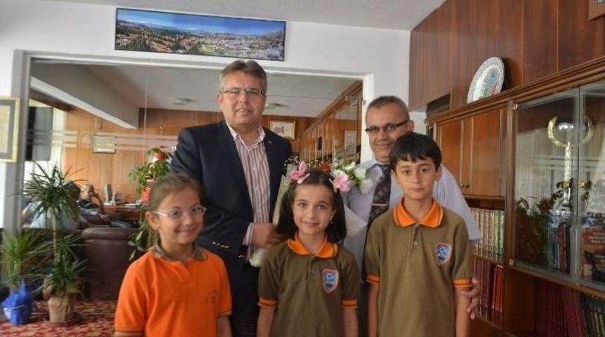İlkokul &Ouml;ğrencileri Başkan &Ouml;ztekin&rsquo;i Ziyaret Etti